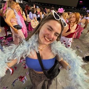 Meet your Posher, Caitlin